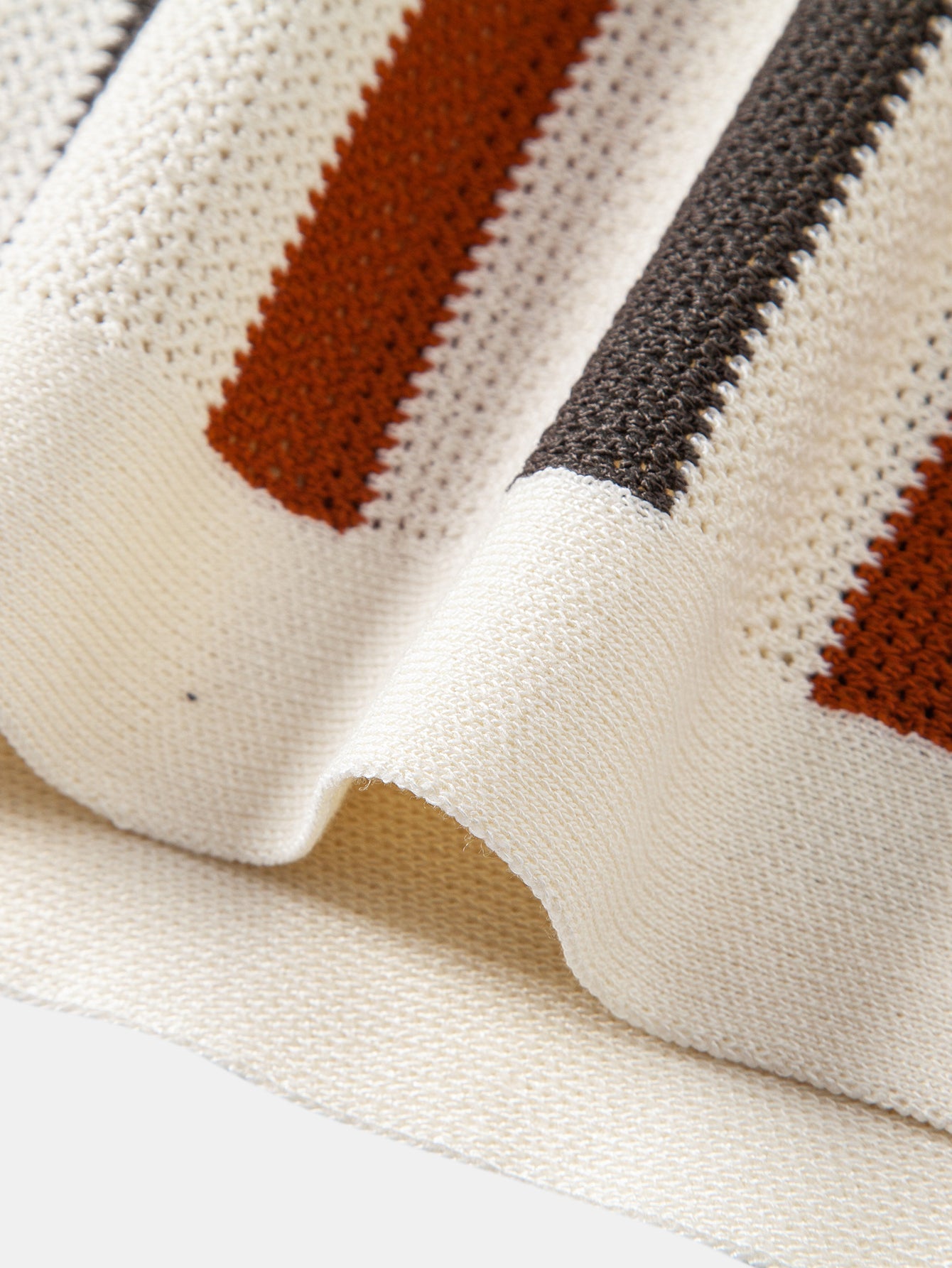 Gestreiftes Strick-Poloshirt mit Johnny-Kragen & gerade geschnittene Leinenhose
