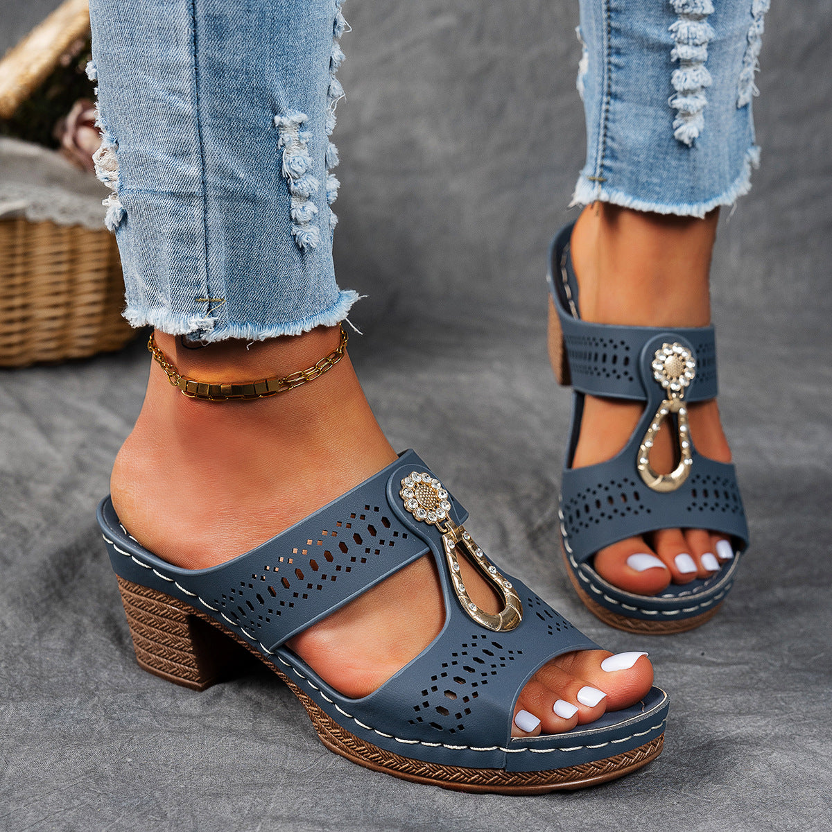 Orthopädische Sandalen mit Strass-Absatz
