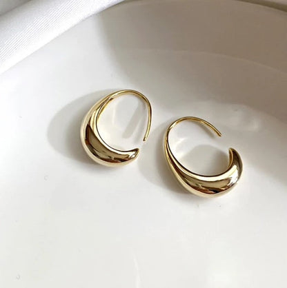 Goldene Drop Hoop Ohrringe