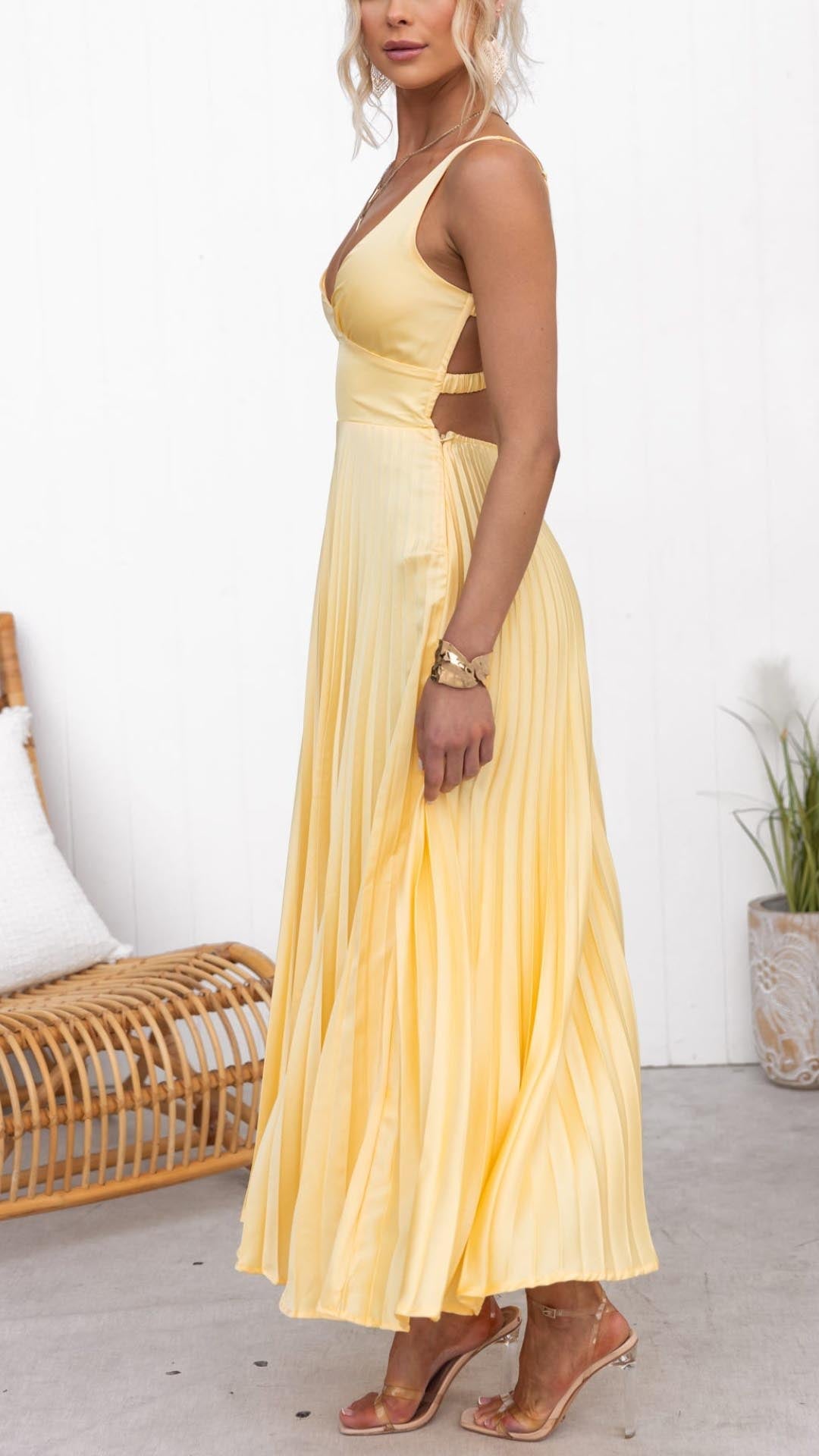 Zita™ - Gelbes Plissiertes V-Ausschnitt Maxikleid