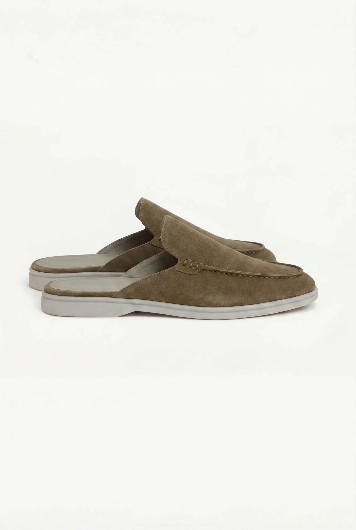 Olivfarbener Wildleder Yacht Mule